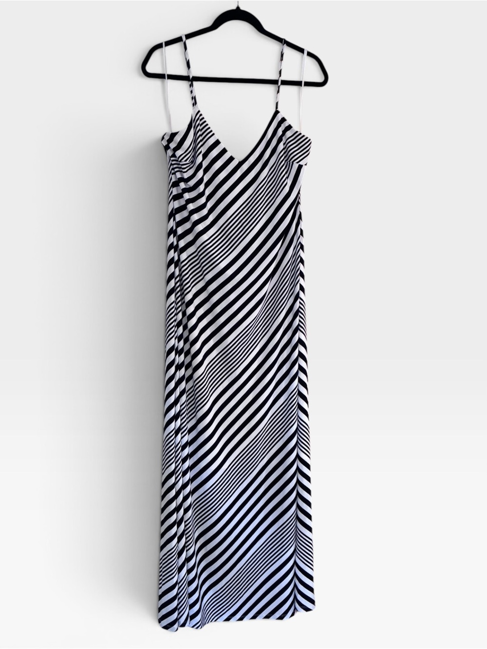 Stunning Lauren Ralph Lauren Black and White Diagonal Stripe Maxi Dress